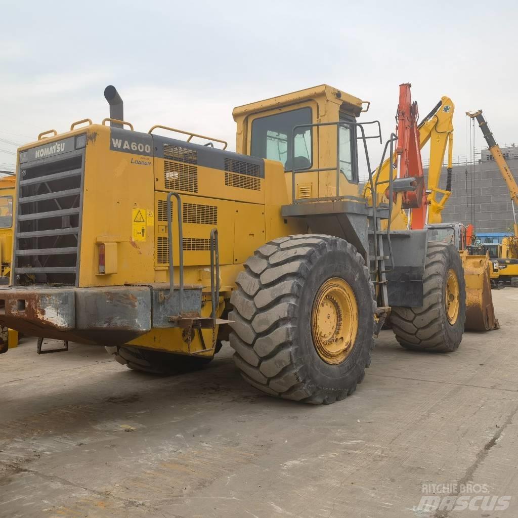 Komatsu WA 600-6 Læssemaskiner på hjul