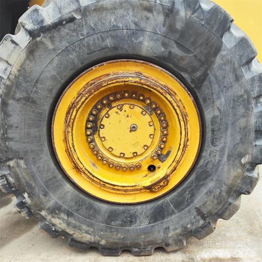 Komatsu WA 600-6 Læssemaskiner på hjul
