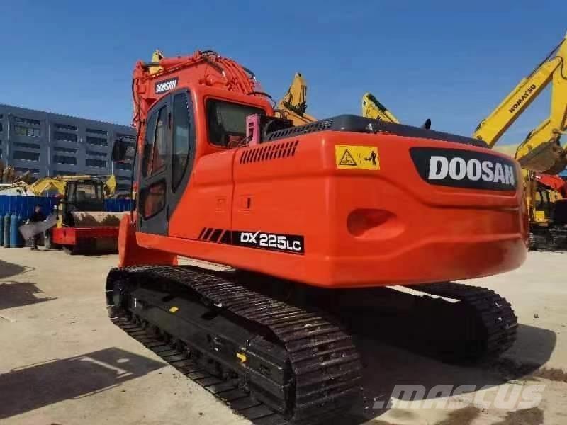 Doosan DX 225 Gravemaskiner på larvebånd