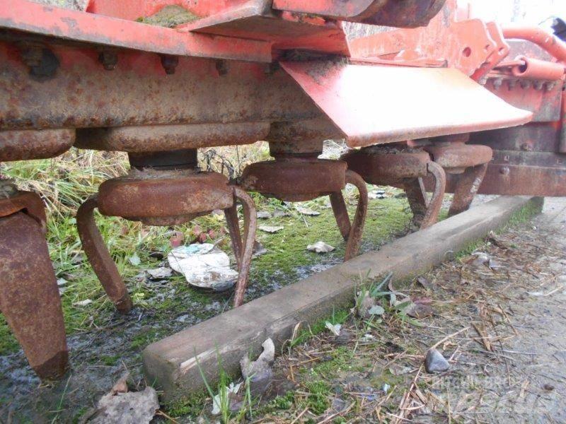 CLAAS Quadrant 1150 Pressere til firkantede baller