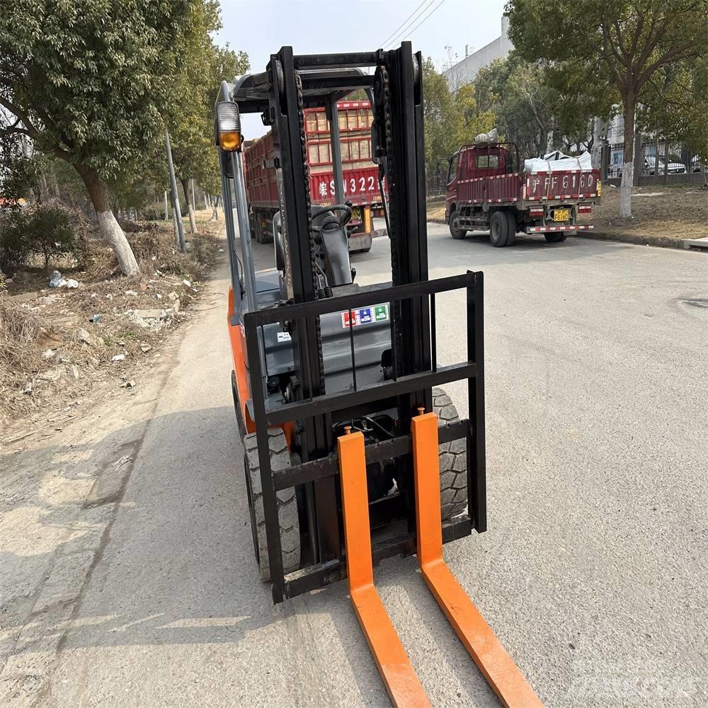 Toyota 8 FDK 30 Diesel gaffeltrucks