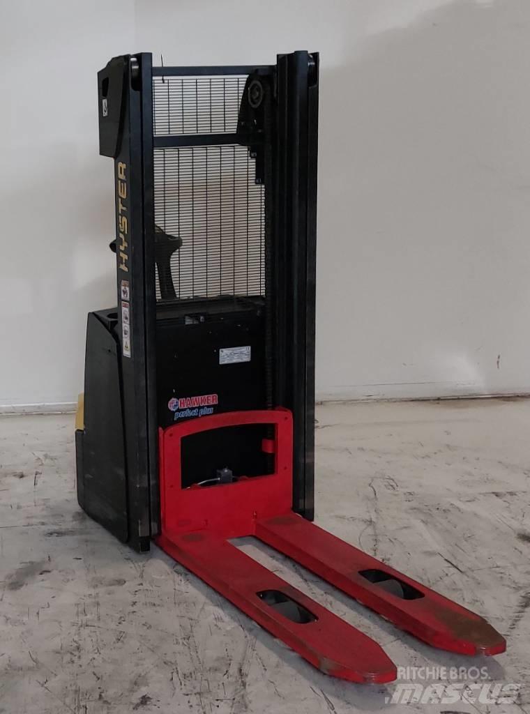 Hyster S 1.0 Gaffelstabler med gående fører