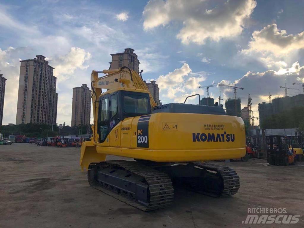 Komatsu PC 200-7 Gravemaskiner på larvebånd