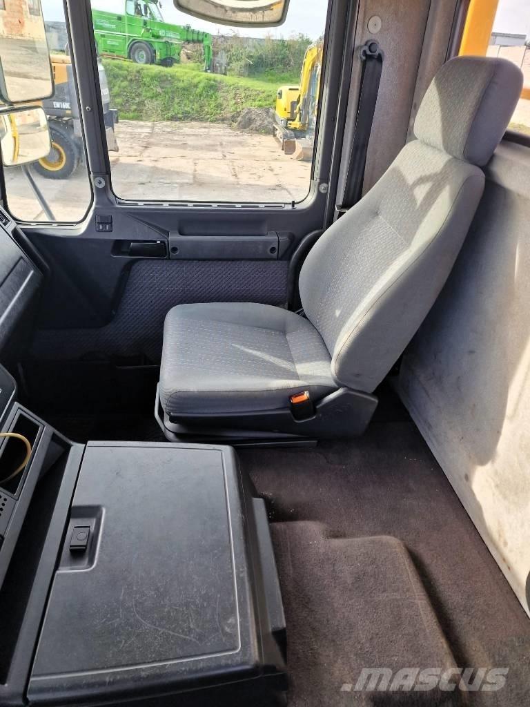MAN ME 220 B Autotransportere / Knæklad