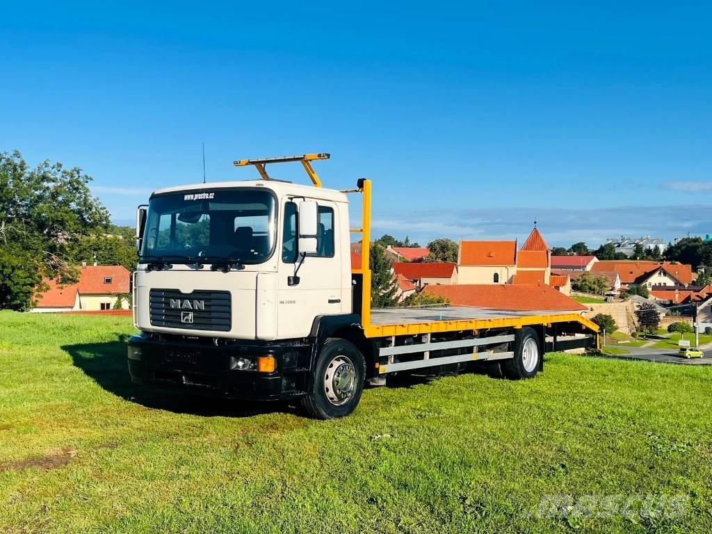MAN ME 220 B Autotransportere / Knæklad