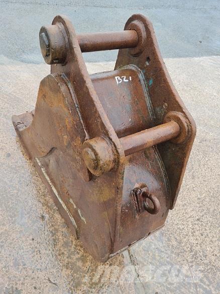  18 BUCKET, 60mm PINS Skovle