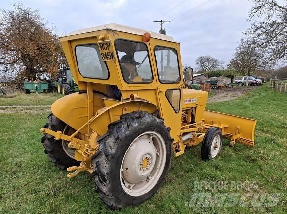 Ford 2000 TRACTOR Entreprenør - Andet