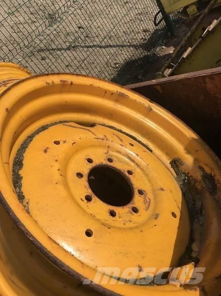  MASSEY REAR WHEEL Dæk, hjul og fælge