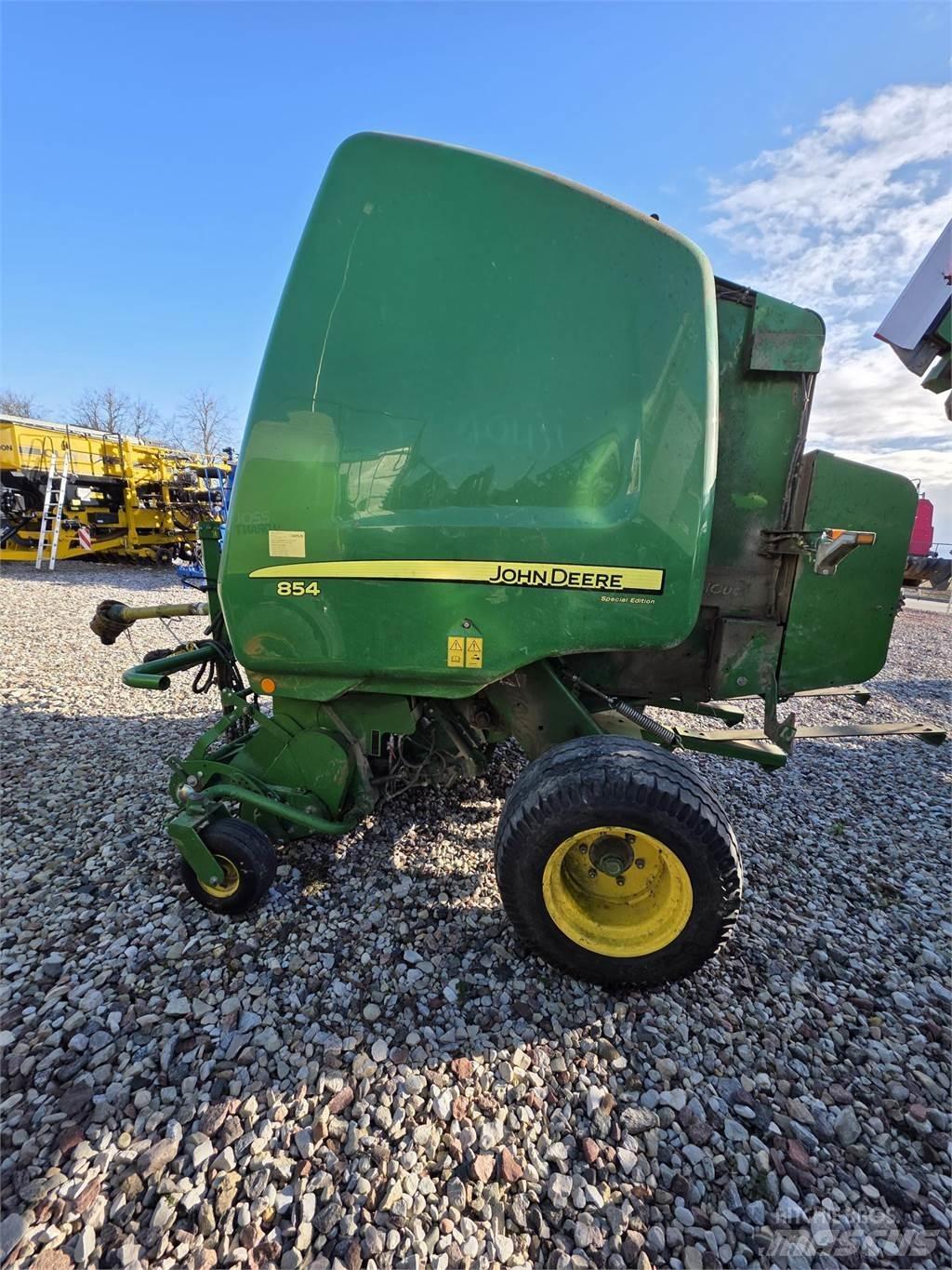 John Deere 854 Rundballe-pressere