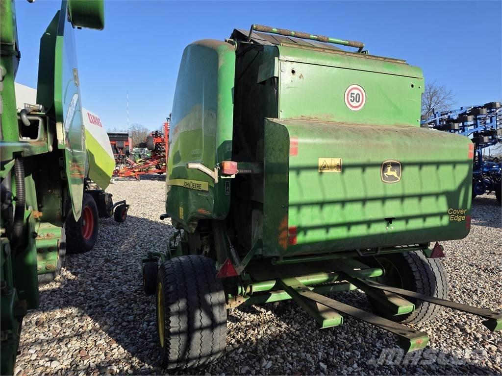 John Deere 854 Rundballe-pressere