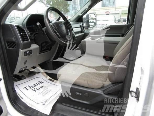Ford F550 Lastbil med lad/Flatbed