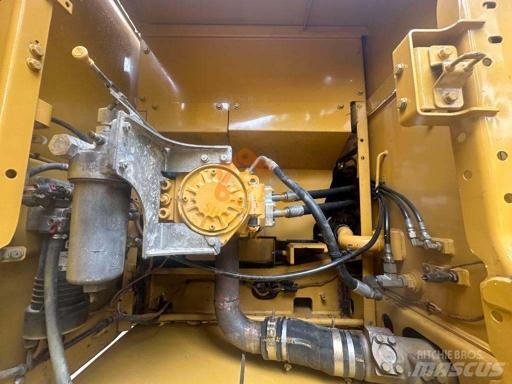 CAT 330 Gravemaskiner på larvebånd
