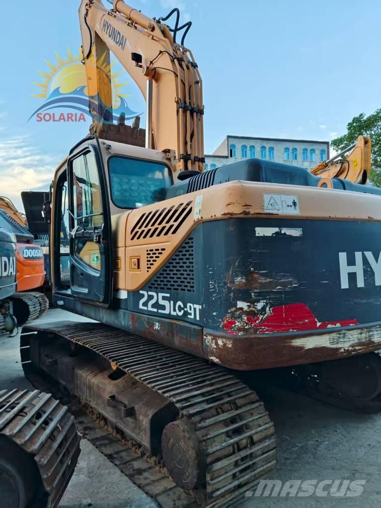 Hyundai 225LC Gravemaskiner på larvebånd