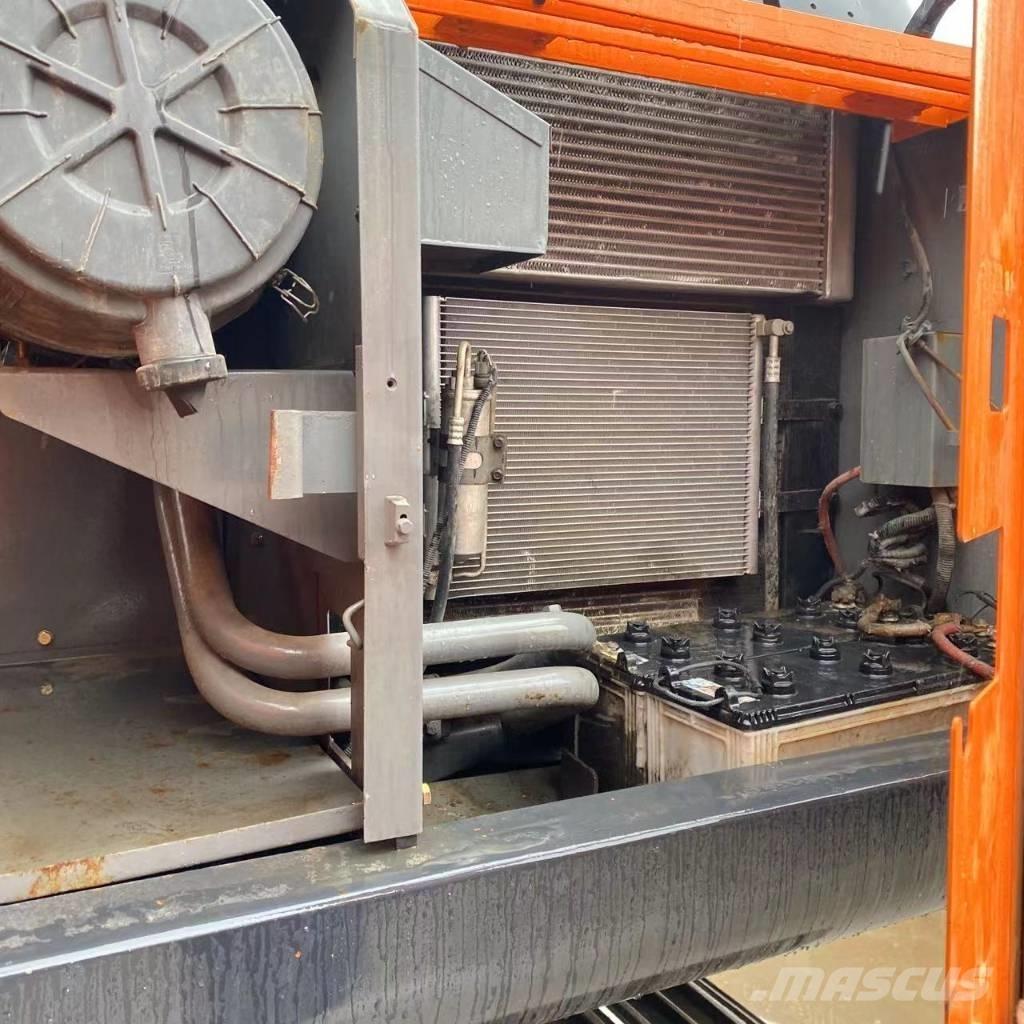 Hitachi ZX 210 Gravemaskiner på larvebånd