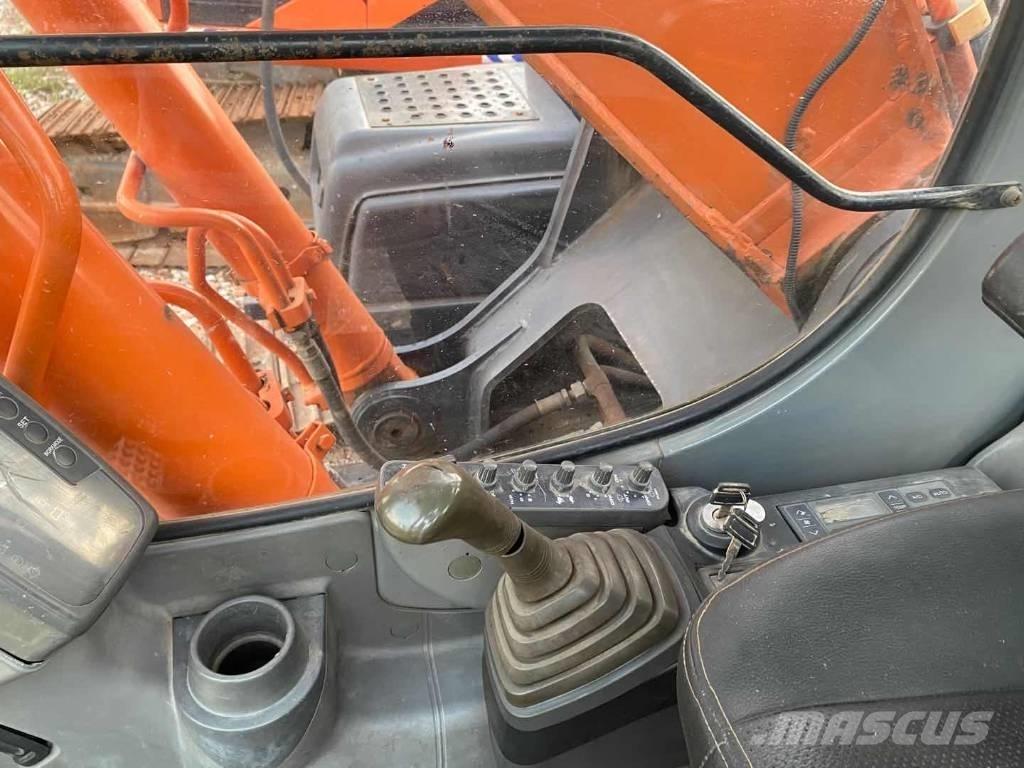Hitachi ZX 210 Gravemaskiner på larvebånd