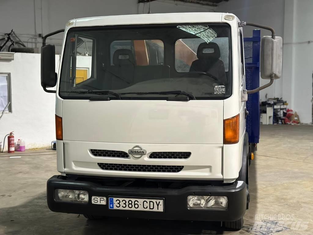 Nissan ATLEON 140 Lastbil med lad/Flatbed