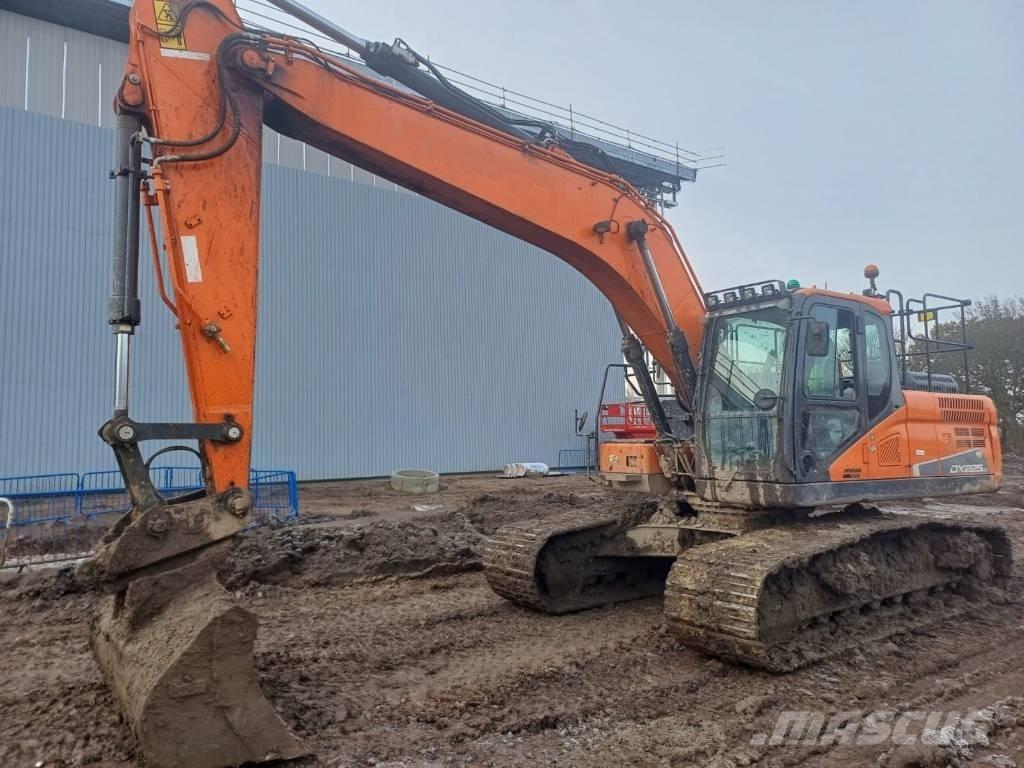 Doosan DX 225 LC-5 Gravemaskiner på larvebånd