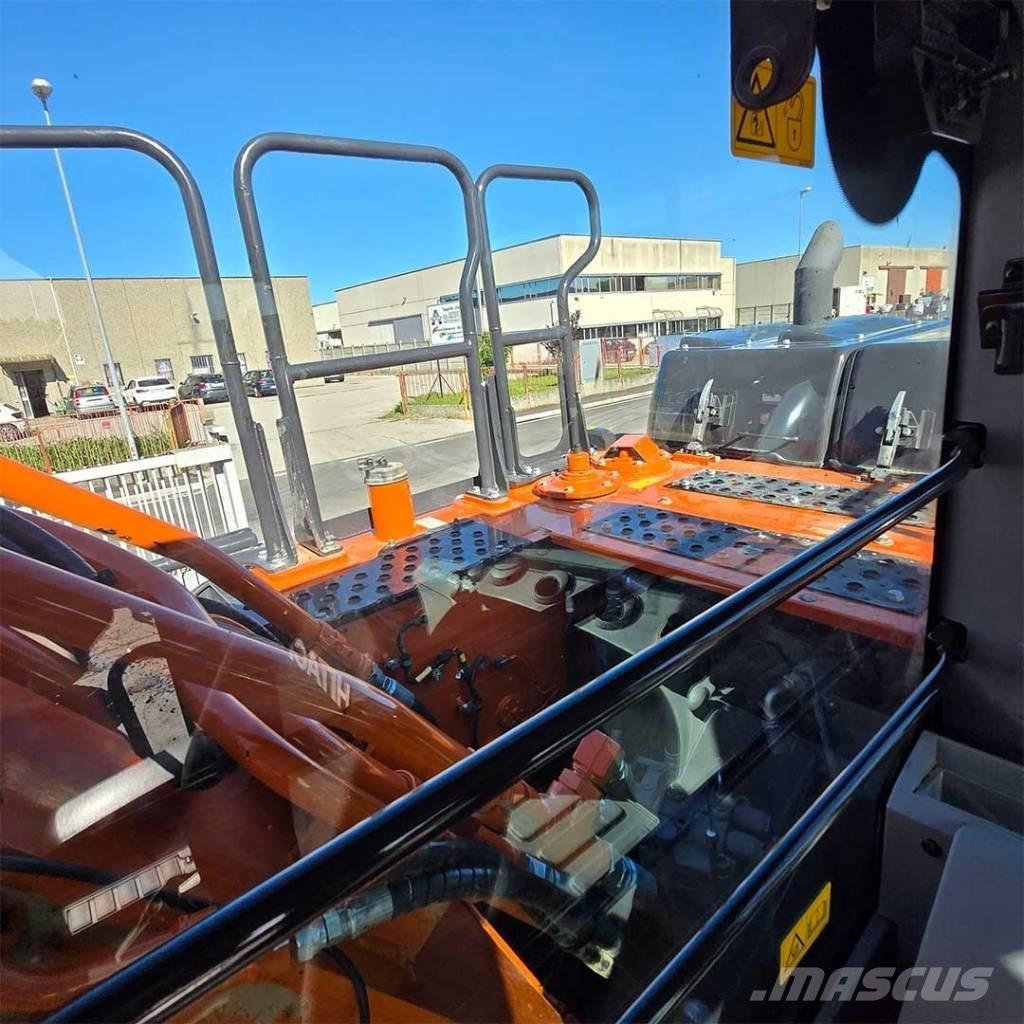 Hitachi ZX210LCN-7 Trucks - Andet
