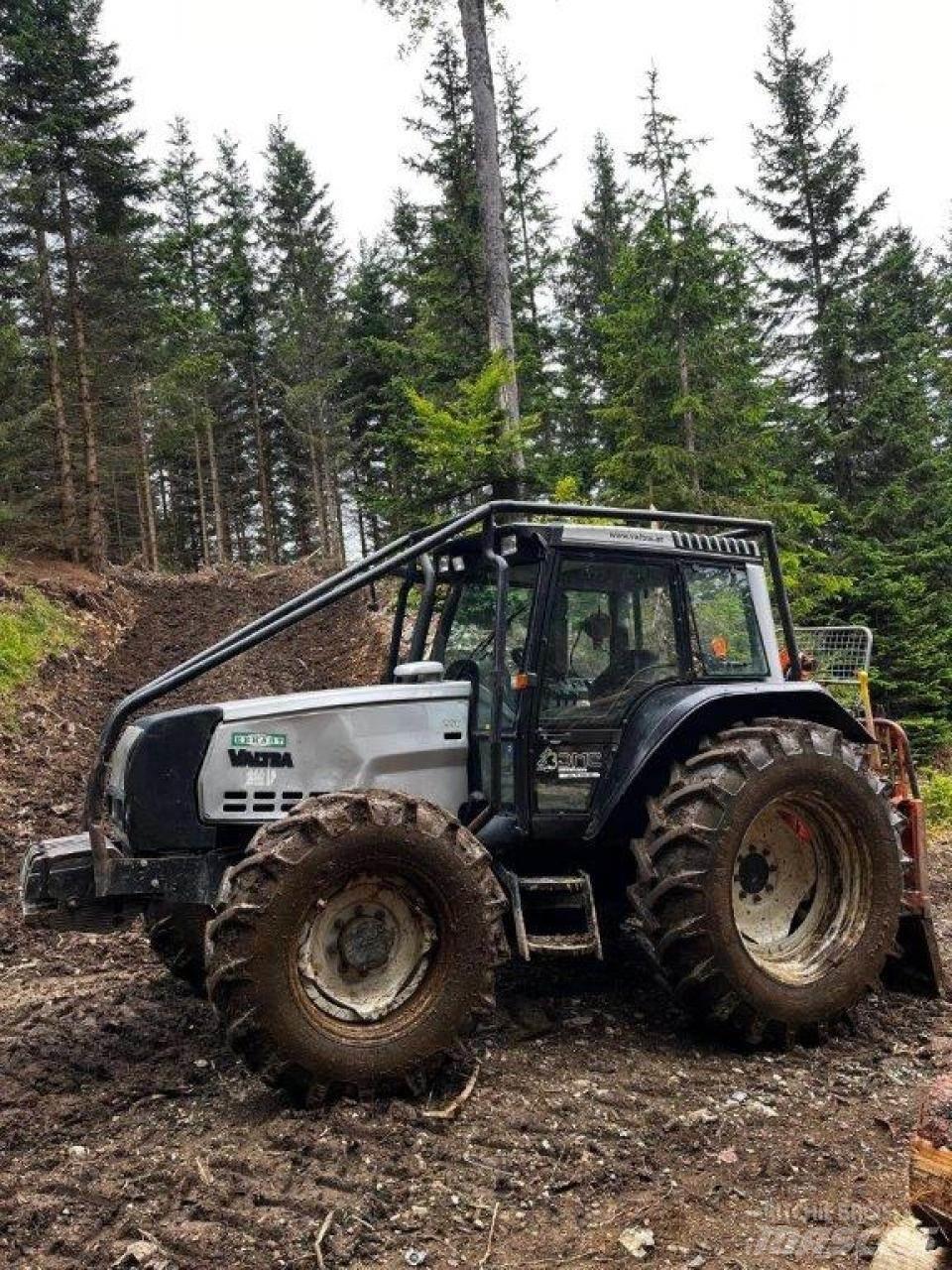 Valtra 6550 Skovbrugstraktorer
