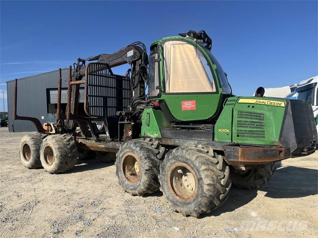 John Deere 1010E Skovningsmaskiner