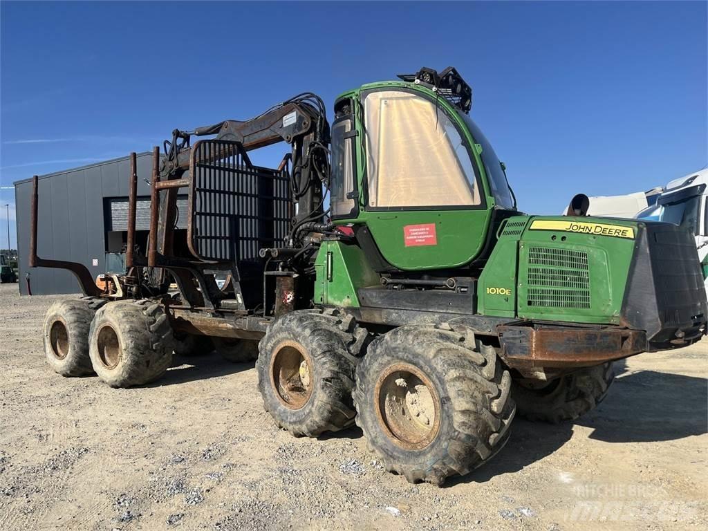 John Deere 1010E Skovningsmaskiner