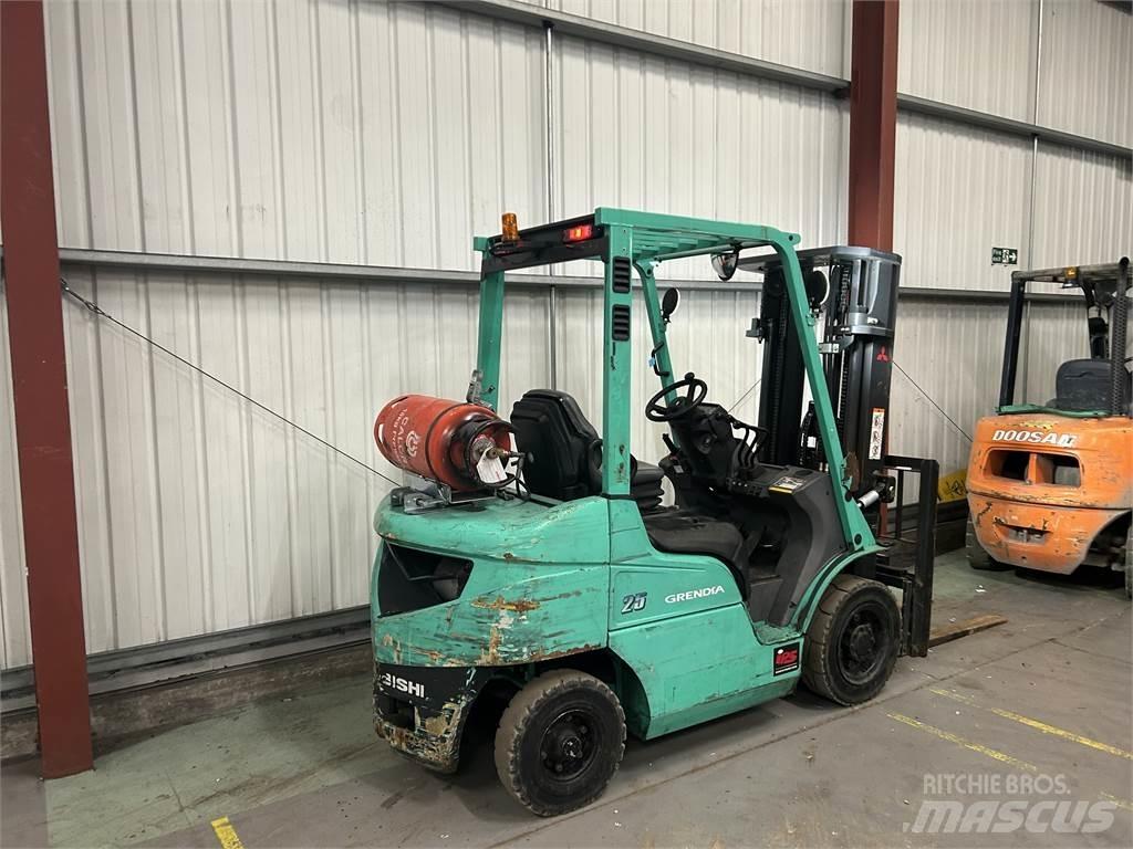 Mitsubishi FG25NT LPG gaffeltrucks