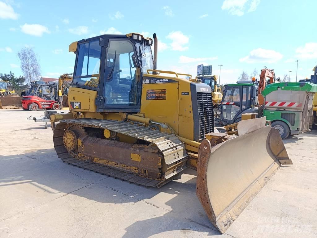 CAT D 4 K Bulldozer på larvebånd