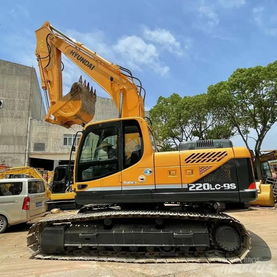 Hyundai R220-9s Gravemaskiner på larvebånd