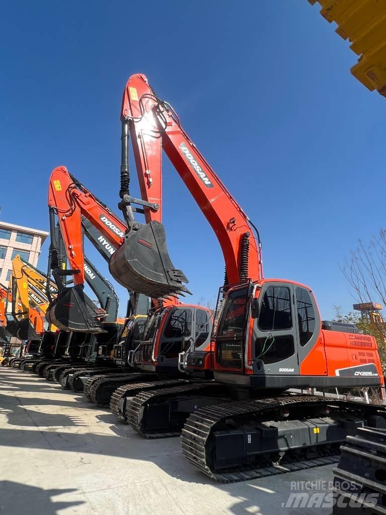 Doosan DX 225 Gravemaskiner på larvebånd