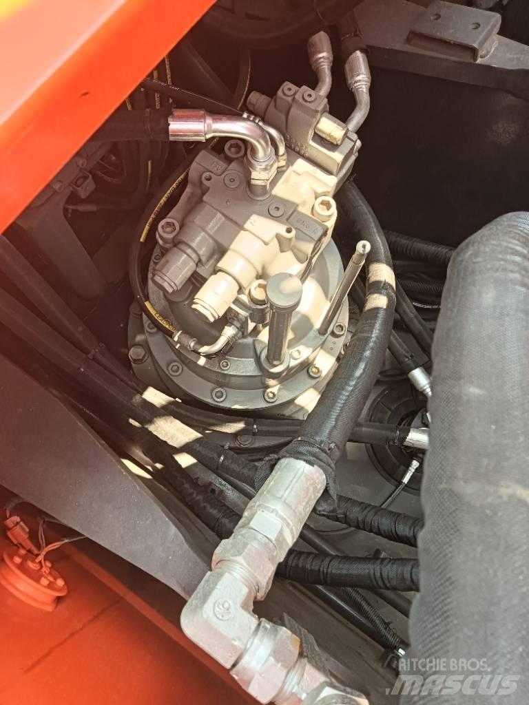 Hitachi ZX 240 Gravemaskiner på larvebånd