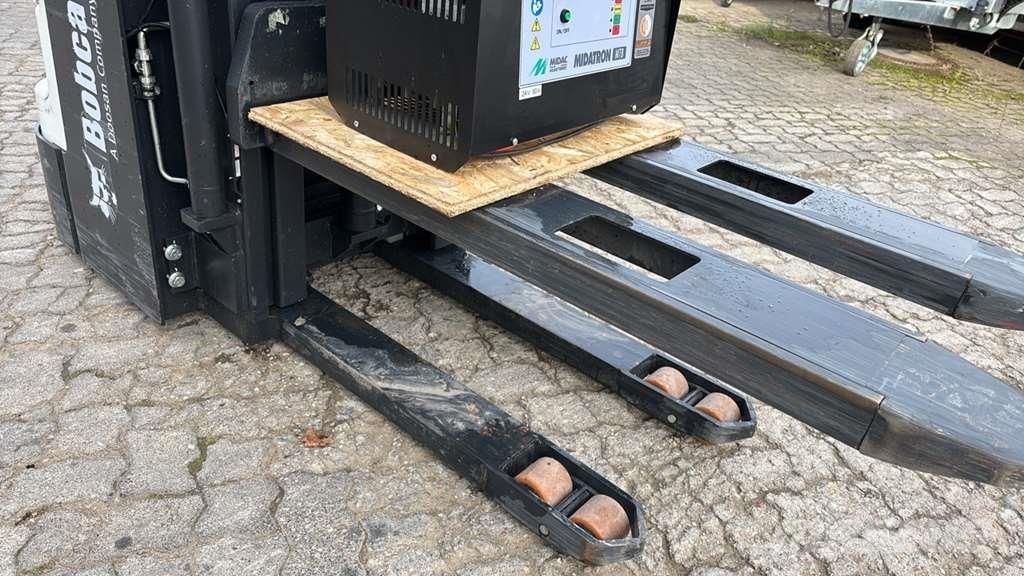 Doosan BSL16N Gaffelstabler med gående fører