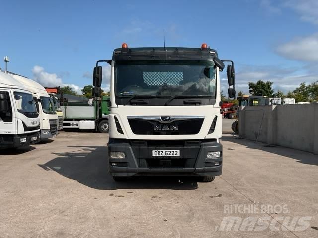 MAN TGM 18.250 Skip loader