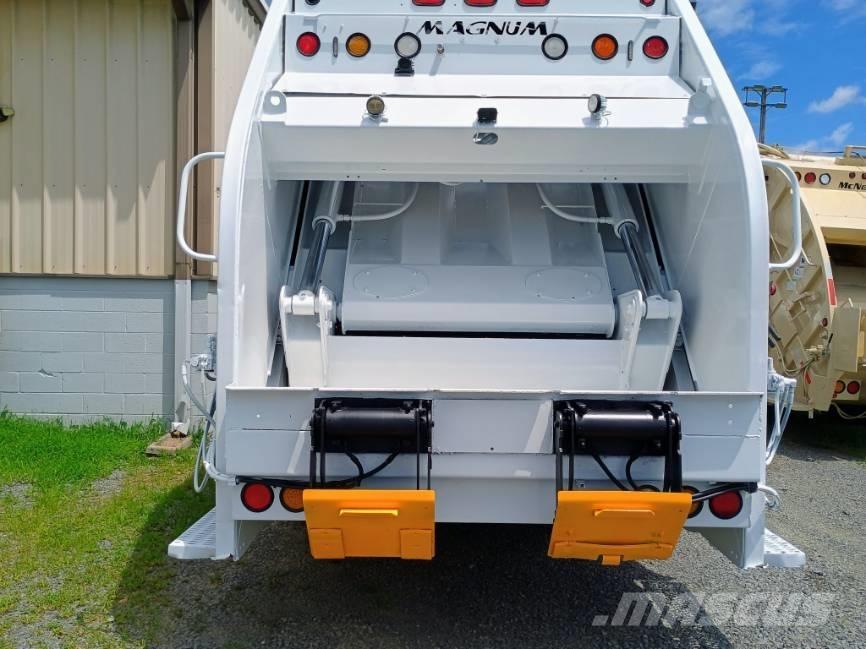 International 7400 Renovationslastbiler