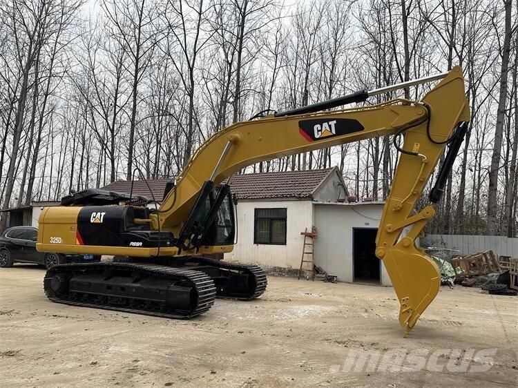 CAT 325D2 Gravemaskiner på larvebånd