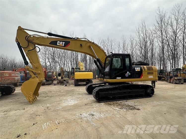 CAT 325D2 Gravemaskiner på larvebånd