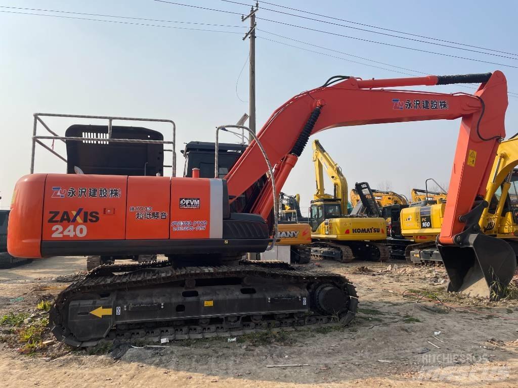 Hitachi ZX 240 Gravemaskiner på larvebånd