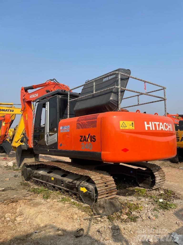 Hitachi ZX 240 Gravemaskiner på larvebånd