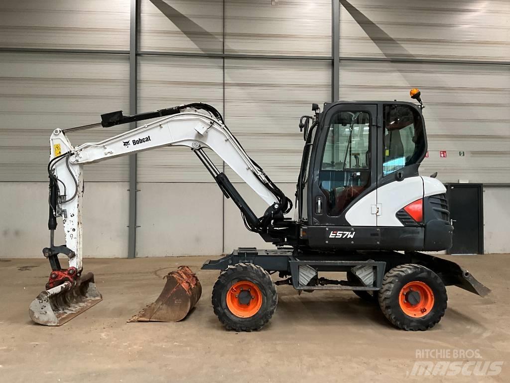 Bobcat E 57 W Gravemaskiner på hjul