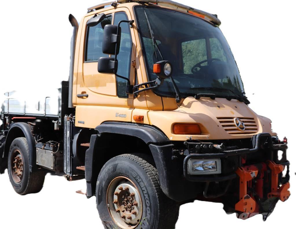 Unimog U400 Lastbil med lad/Flatbed