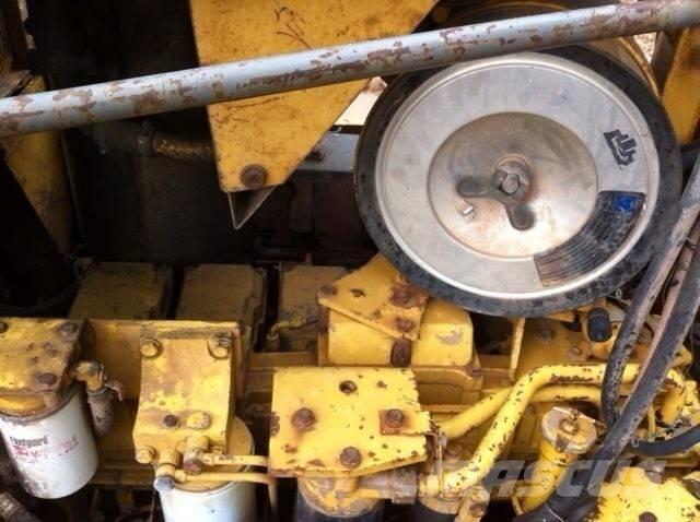 Komatsu d155a-3 Bulldozer på larvebånd