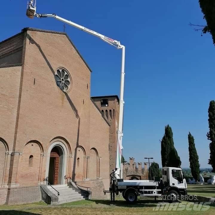 Cela DT 30 Lastbilmonterede lifte