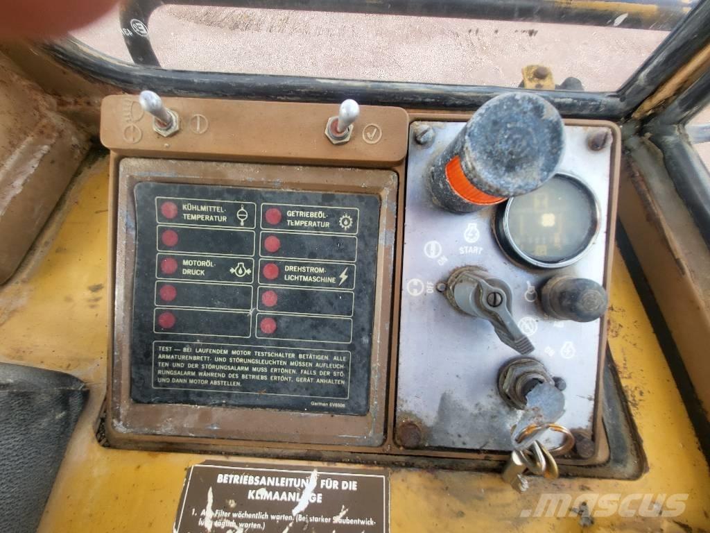 CAT 943 Larvebåndslæssere