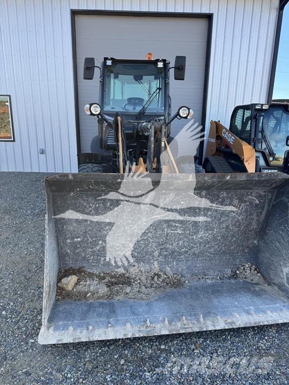 CASE 221F Læssemaskiner på hjul