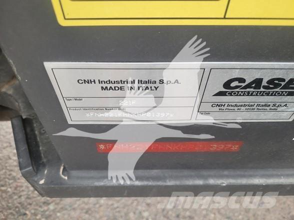 CASE 221F Læssemaskiner på hjul