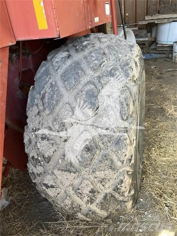 Case IH 8580 Pressere til firkantede baller