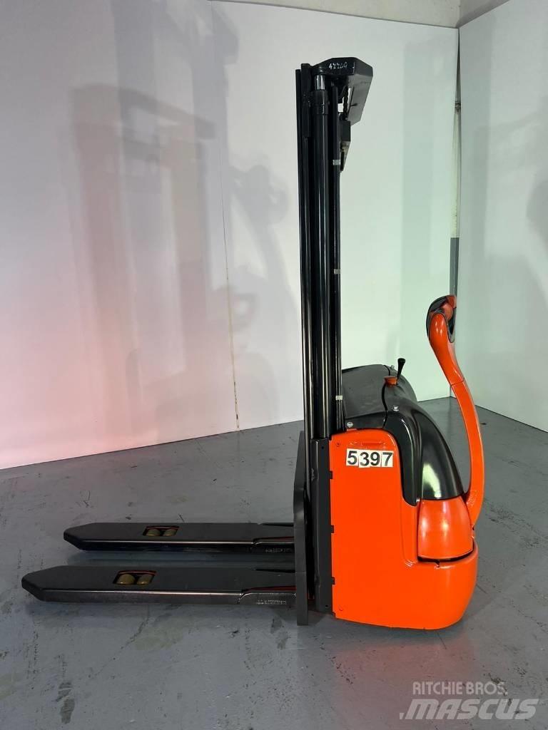 Linde L10 Gaffelstabler med gående fører