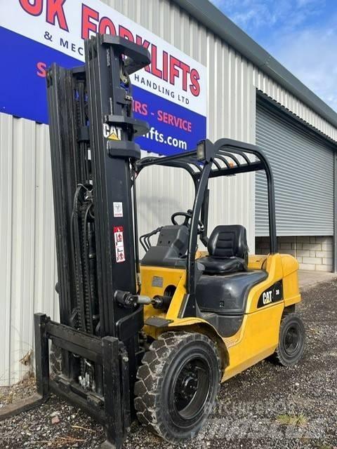 CAT DP 30 N Diesel gaffeltrucks