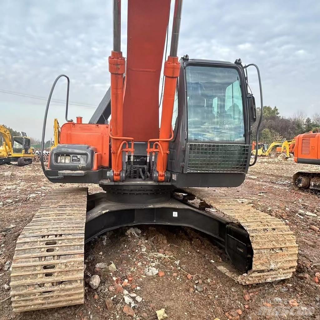 Hitachi ZX 240 Gravemaskiner på larvebånd