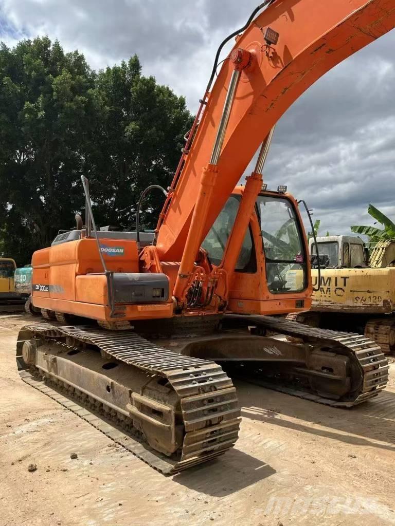 Doosan DX300LC Gravemaskiner med lang gravebom