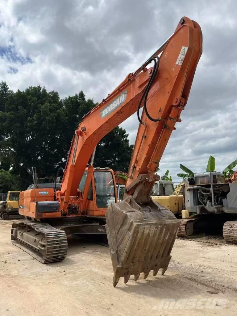 Doosan DX300LC Gravemaskiner med lang gravebom